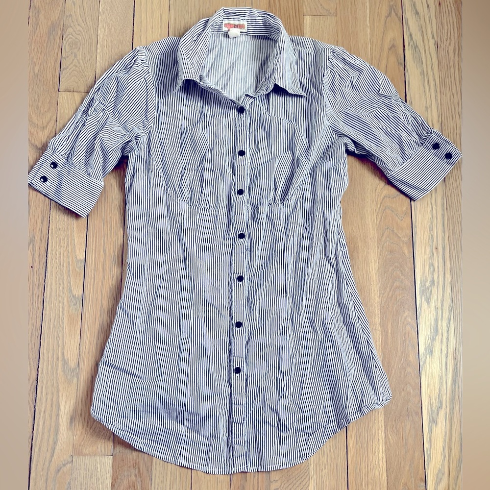 Sugar Tart Tunic Length Button Down Shirt. Size Medium.